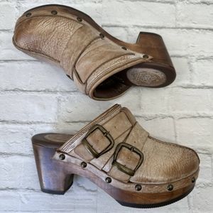 Ariat Bridlespur Clogs Mule Tan Distressed Leather Buckle Accent Platform 6B